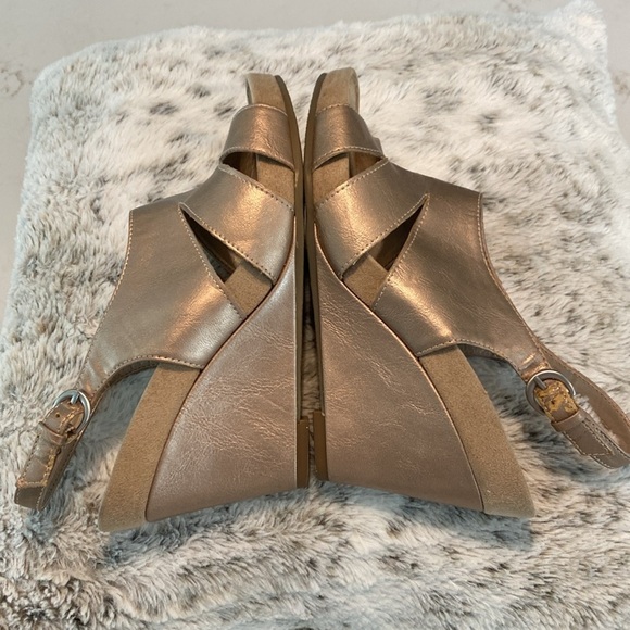 Aerosoles Gold Platinum Wedges Shoe - Picture 3 of 8